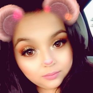 Meet your Posher, Esmeralda